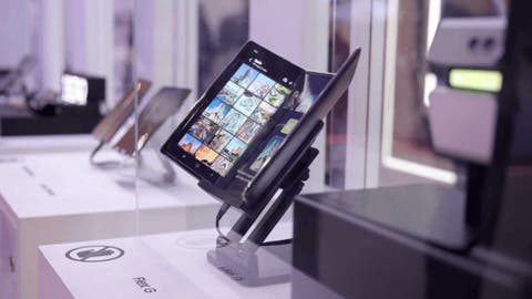 Trojitý skládací telefon Samsung