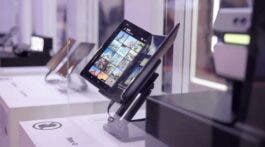 Trojitý skládací telefon Samsung