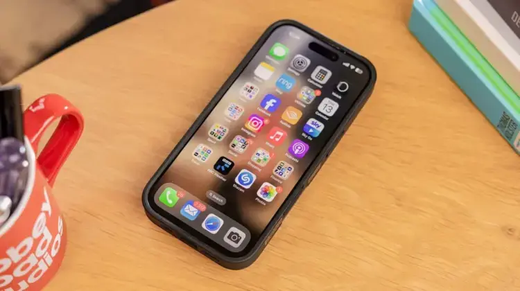 Apple iPhone 16